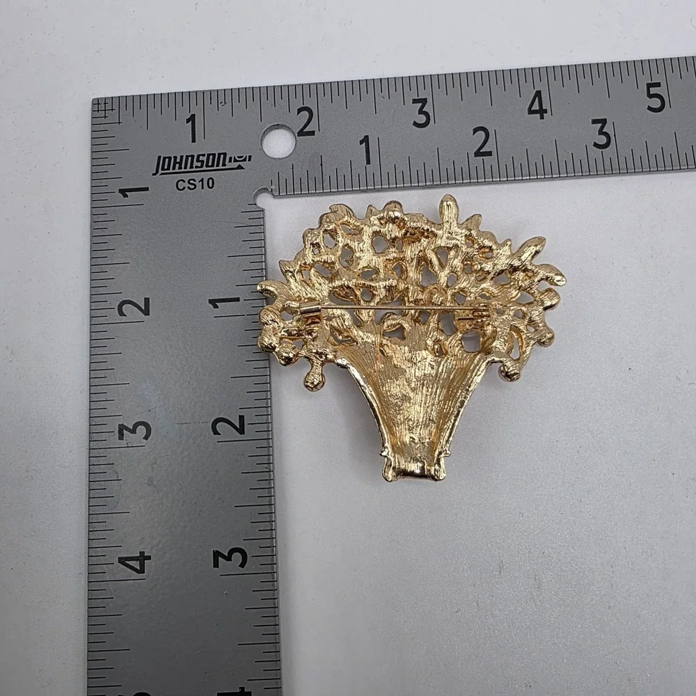Flower Basket Brooch Gold Tone And Faux Pearls Brooch Pin Rhinestones Fashion